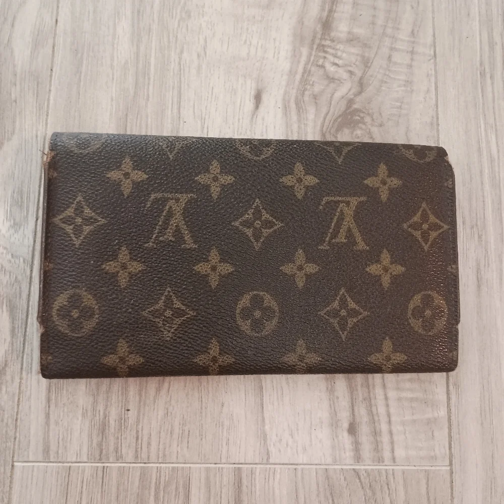 Authentic LOUIS VUITTON Monogram Porte Tresor International Trifold Wallet